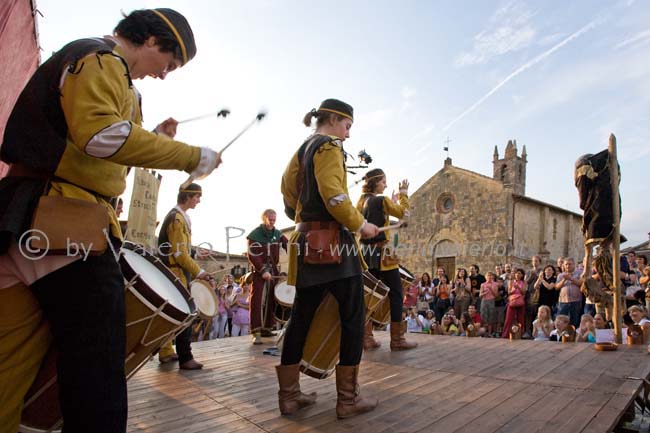 Monteriggioni: La Festa Medievale